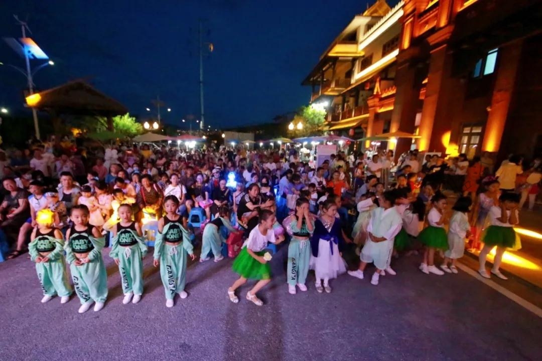 以“繽紛趣玩季”為主題，佤山鳳城精心籌辦首場(chǎng)“兒童創(chuàng)意集市&童趣聯(lián)歡會(huì)”取得圓滿(mǎn)成功！