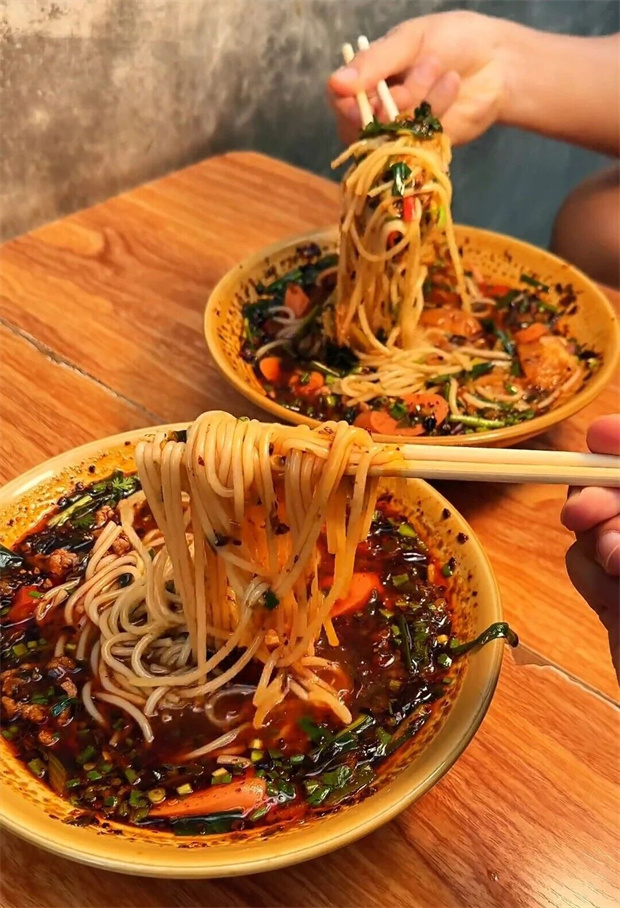 云南旅游,云南旅行社,云南團(tuán)建公司,云南策劃公司,云南會議會展,臨滄旅游,臨滄旅行社,臨滄團(tuán)建公司,臨滄策劃公司,臨滄會議會展：“臨滄寶藏小店守護(hù)計劃”之│藏在巷子里的米線溫度